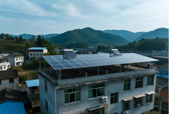 How does CHIPSENSE AN3V current sensor ensure the stable grid connection of distributed photovoltaic inverters under the "Thousands of Households Muguang Action"?
